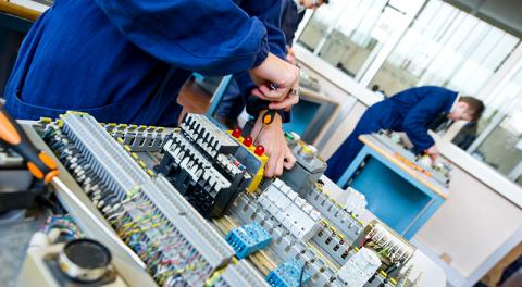 operatore elettrico corso formazione professionale iefp banco elettricista allievo allievi